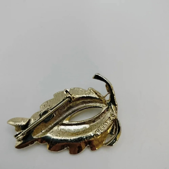 Gold Tone Gerry Leaf Swirl Design Brooch Pin - Picture 4 of 6